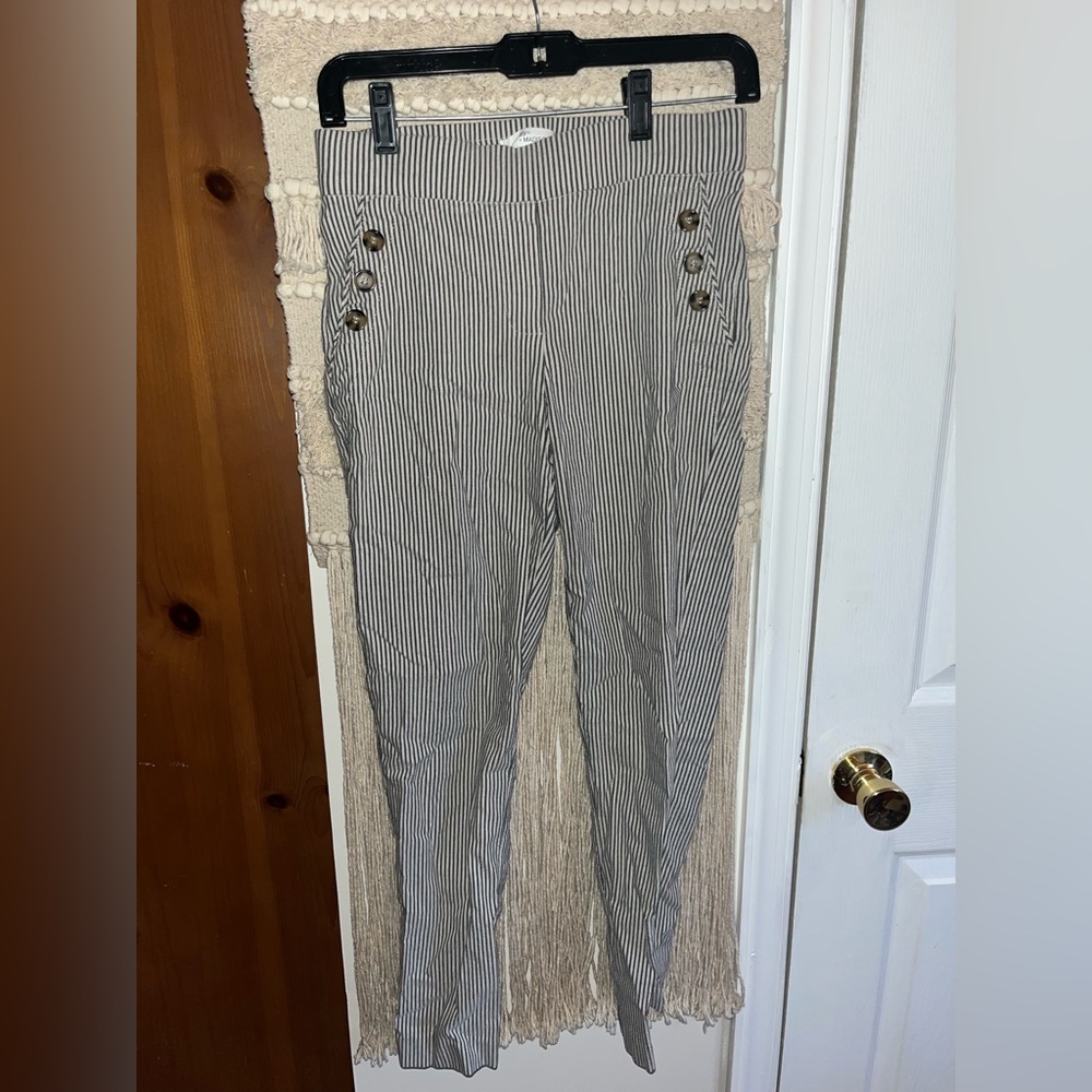 Stretchy, striped pants